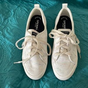sperry crest sneaker